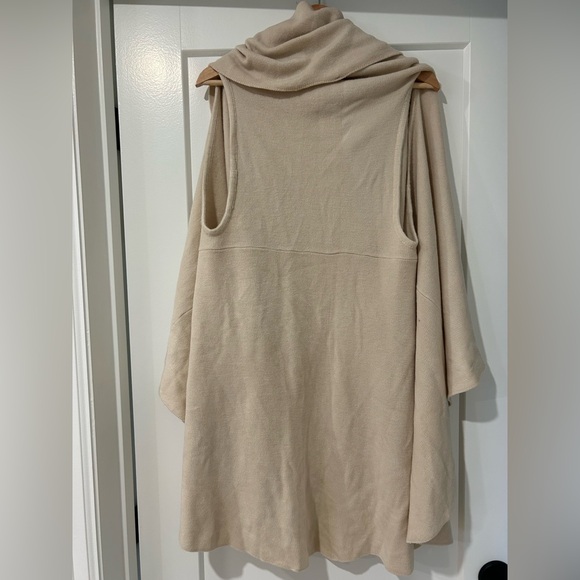 Women’s Light Beige / Off White Sweater Vest. One Size. Never Worn - Picture 4 of 6